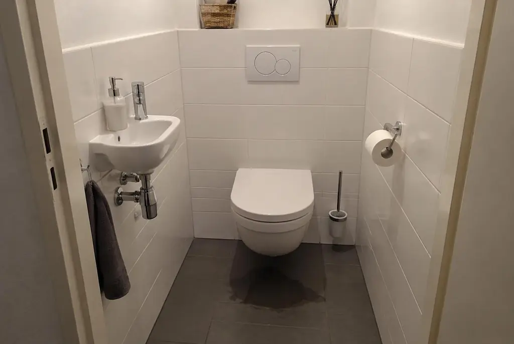 Lekdetectie Nijkerk – natte vloer bij een toilet